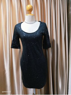 (PRE-LOVED) ชุดราตรีสั้นสีดำมีแขนงานปักทั้งตัวM