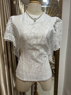 เสื้อลูกไม้สีขาว 36