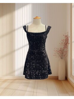 (PRE-LOVED) ราตรีสั้นสีดำ ปักเลื่อม สายเดี่ยวปาดไหล่ ไซส์ L