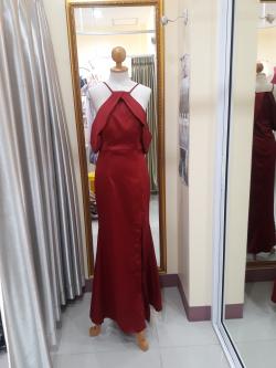 (PRE-LOVED) ชุดราตรียาวปิดแขนสีแดง(M)