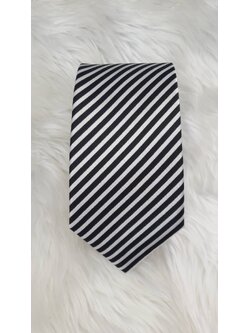 เนคไทสีดำลายขาวเเบบสำเร็จรูป