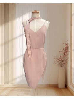 ราตรีสั้นสีนูด สายเดี่ยว เซ็กซี่น่ารัก มาพร้อมผ้าพันคอสุดยั่ว ไซส์ S