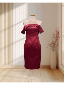 (PRE-LOVED) ราตรีสั้นสีแดง ปาดไหล่ ผูกโบว์ด้านหลัง ไซส์ XS