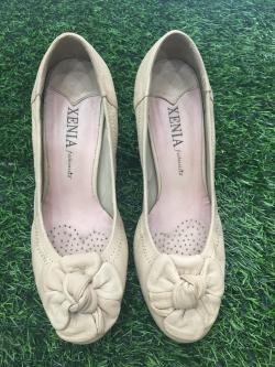 รองเท้าสีครีม 37.5