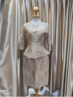 ชุดลูกไม้เสื้อทอง+กระโปรงลูกไม้ทองสั้นXl (เสื้อขายแล้ว เหลือกระโปรง)