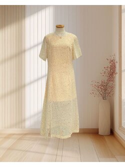 (PRE-LOVED) เดรสยาวสีครีม ลายจุด มีแขน ผ้าพริ้ว ไซส์ L