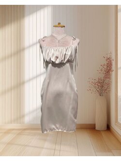 ราตรีสั้นสีครีม ผ้าเครป สายเดี่ยวผูกโบว์ อกริ้วย่น ไซส์ s