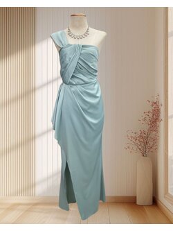 ราตรียาวสีเขียวมัทฉะ บ่าเฉียง แต่งเอวจับจีบมีลูกเล่น ผ้าพรีเมี่ยมหรูหรา ไซส์ S