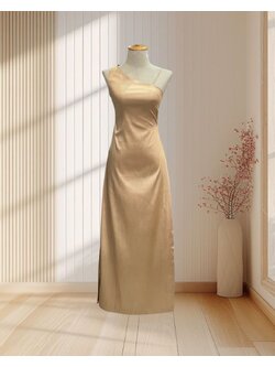 (PRE-LOVED) ราตรียาวสีทอง สายเดี่ยวบ่าเฉียง ไซส์ S