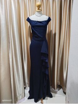 (PRE-LOVED) ชุดราตรียาวสีกรมปาดไหล่ M