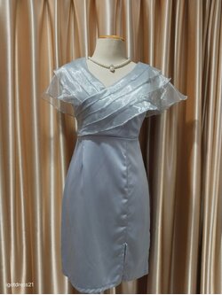 (PRE-LOVED) ชุดราตรีสั้นสีเทาปกผ้าแก้ว 3 ชั้น (S) มือ2