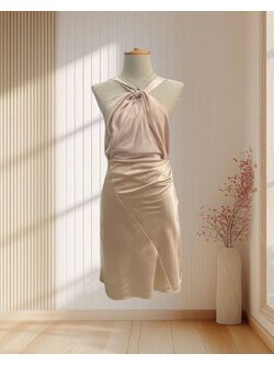 ราตรีสั้นสีครีม สายเดี่ยวคล้องคอเปิดหลัง รัดรูป ไซส S