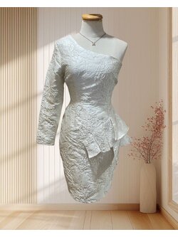 (PRE-LOVED) ชุดราตรีสั้นสีขาวมุก (M) มือ2