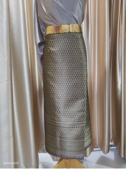 ผ้าถุงไทยปักลายทองชายม่วง