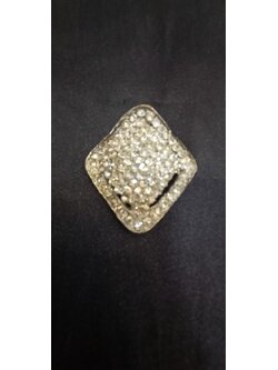 เข็มกลัดเพชรสี่เหลี่ยมรูปว่าว