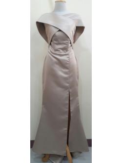 ชุดราตรียาวสีทองไหล่ไขว้กระโปรงผ่าหน้าชายยาว (M) มือ2