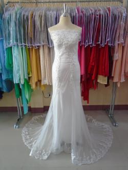 (PRE-LOVED) ชุดเจ้าสาวเข้ารูปชายยาวลูกไม้สีขาว สานหลัง (S) มือ2