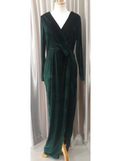 (PRE-LOVED) ชุดราตรียาวสีเขียวผ้ากำมะหยี่ Size : M