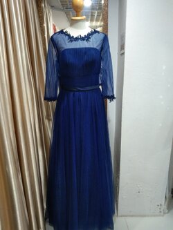 (PRE-LOVED) ราตรียาวสีน้ำเงินมีแขน กระโปรงผ้ามุ้ง (M)