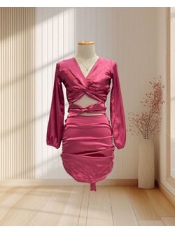 ราตรีสั้น สีชมพูอมม่วง ผ้าซาติน แขนยาว เว้าหลัง ยุ้มด้านข้าง ไซส์ S