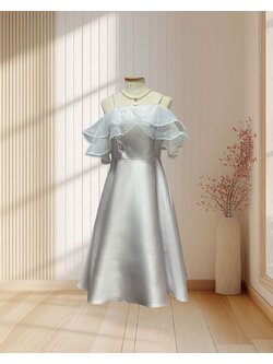 (PRE-LOVED) ชุดราตรีสั้นสีเทา กระโปรงบายสายเดี่ยวอกผ้าแก้วระบายบ(S) มือ2