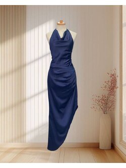 ราตรียาวสีกรม ผูกโบว์โชว์หลัง กระโปรงเฉียง แต่งจีบสะโพก ไซส์ L