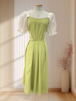 เดรสสั้นสีเขียวใบเตย แต่งมุกช่วงอก แขนตุ๊กตาผ้าแก้วสีครีม ไซส์ L