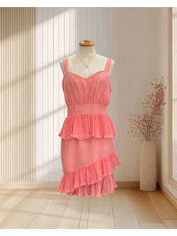 (PRE-LOVED) เดรสสั้นสีชมพู สายเดี่ยวใหญ่ กระโปรงระบายเป็นชั้น ๆ ไซส์ M