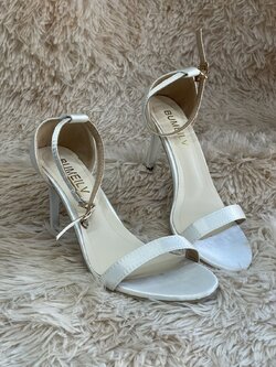 รองเท้าส้นสูงสีขาวมุก แบบสายคาด ส้นเข็ม 3.5 นิ้ว ไซส์ 40