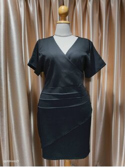 ชุดเดรสสั้นมีแขนคอวีตีเกล็ดหน้าสีดำ 2XL