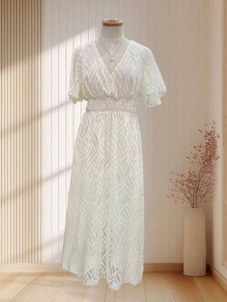 เดรสสั้นสีครีมลายริ้ว ซีทรูด้านหลัง คอวีแหวกลึก เอวจัมพ์ ไซส์ M