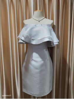 (PRE-LOVED) ชุดราตรีสั้นสีเทาอกระบายเเต่งผ้าเเก้วทรงสอบ (S)