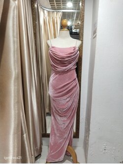 ราตียาวสีชมพูกำมะหยี่สายเดี่ยวคอถ่วงจีบสะโพก S