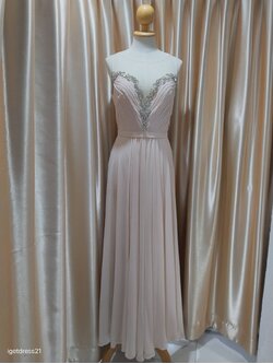 (PRE-LOVED) ชุดราตรียาวสีครีมแขนกุดอกปักเลื่อม S