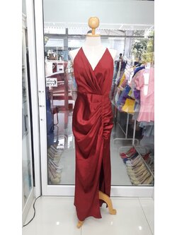 (PRE-LOVED) ยาวแดงสายไขว้หลัง (M)