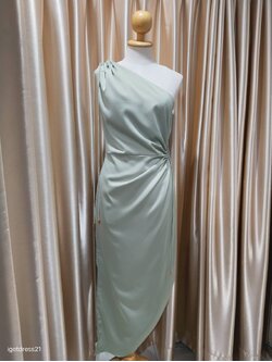 ชุดราตรียาวสีเขียวบ่าเฉียงเชือกเว้าเอว XL