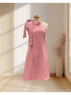 (PRE-LOVED) เดรสสั้นสีชมพู แขนกุดคอปีนแต่งโบว์ที่ไหล่ ทรงทิ้งตัว ไซส์ XL