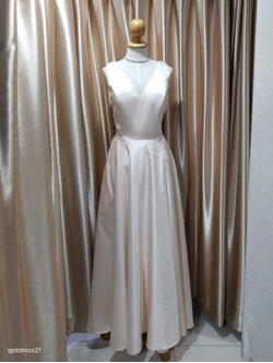 (PRE-LOVED) ชุดราตรียาวสีครีมแขนกุด F