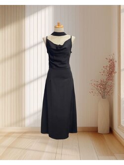 ราตรียาว สีดำ สายเดี่ยวคอถ่วง ผ้าทิ้งตัว พร้อมผ้าพันคอ ไซส์ S