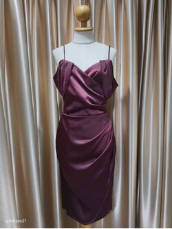 (PRE-LOVED) ชุดราตรีสั้นสายเดี่ยวปาดไหล่สีแดง M