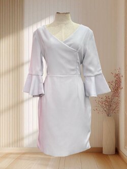 (PRE-LOVED) ราตรีสั้นสีเทา แขนยาว แต่งระบายปลายแขน ผ้าหนา ไซส์ M