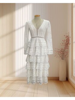 เดรสสีขาว แขนยาว กระโปรงระบายขนมชั้น ไซส์ S