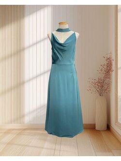 ราตรียาวสีเขียว สายเดี่ยวคอถ่วง ผ้าทิ้งตัว พร้อมผ้าพันคอ ไซส์ M