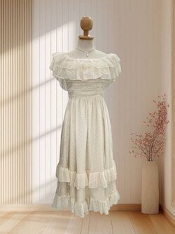 เดรสสั้นสีครีม ปาดไหล ผ้ามุ้งลายจุด กระโปรงระบายชั้นๆ น่ารักหวานๆ ไซส์ S