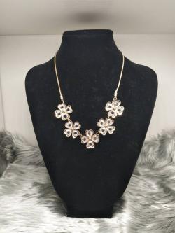 สร้อยดอกไม้สายทอง