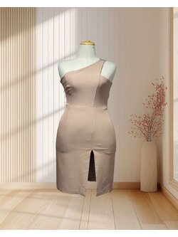 (PRE-LOVED) ราตรีสั้นสีน้ำตาลโอวัลติน บ่าเฉียง สายเดี่ยวสปาเกตตี้ 1 ข้าง ไซส์ XL