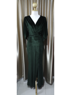 (PRE-LOVED) ชุดยาวกำมะหยี่แขนยาวสีเขียวเข้ม ไซส์S