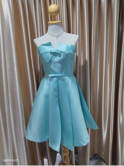 (PRE-LOVED) ชุดราตรีสั้นสีเขียวเกาะอกผ้าหนากระโปรงบานL