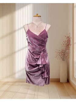 ราตรีสั้นสีม่วง กำมะหยี่สายเดี่ยวเอวแต่งระบาย ไซส์ S