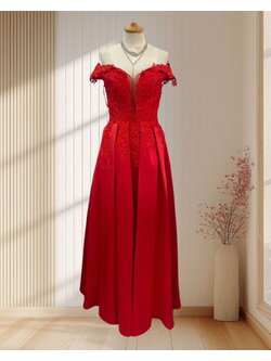 (PRE-LOVED) ราตรีแดงปาดไหล่ ผ้าหนา เจ้าหญิง